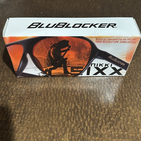 Nikki Sixx BluBlocker Sunglasses - Picture 9 of 13